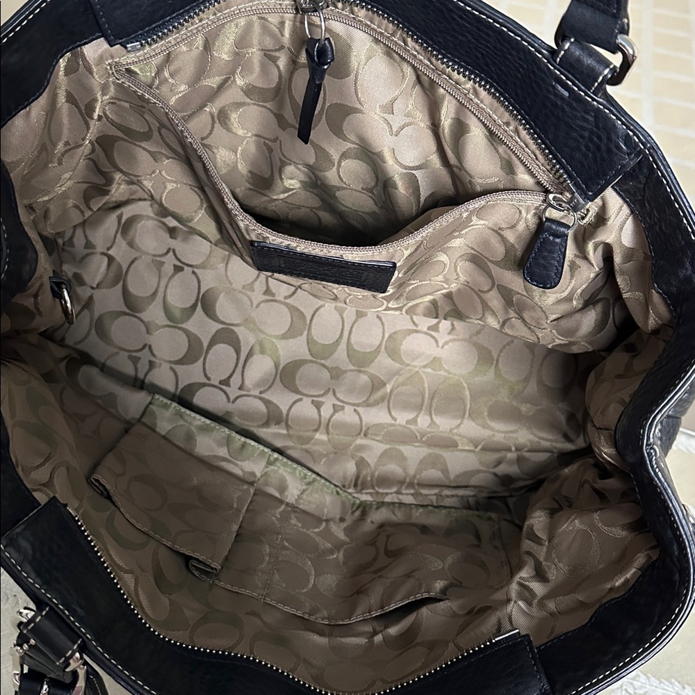 Elegant COACH Black Leather Tote Bag - Picture 10 of 12